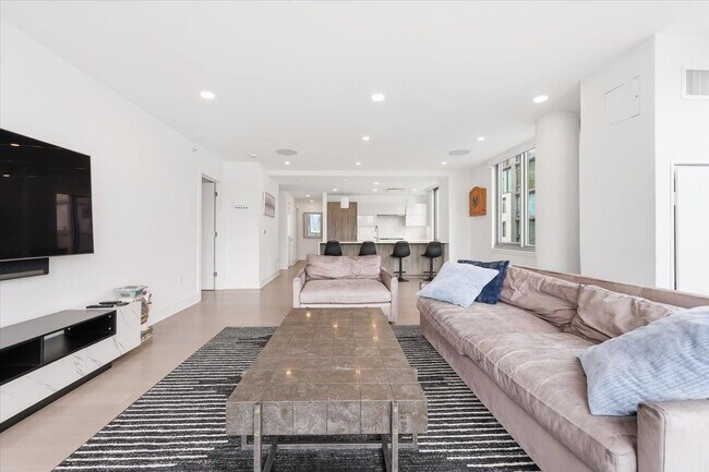 Building Photo - 9 Ave at Port Imperial