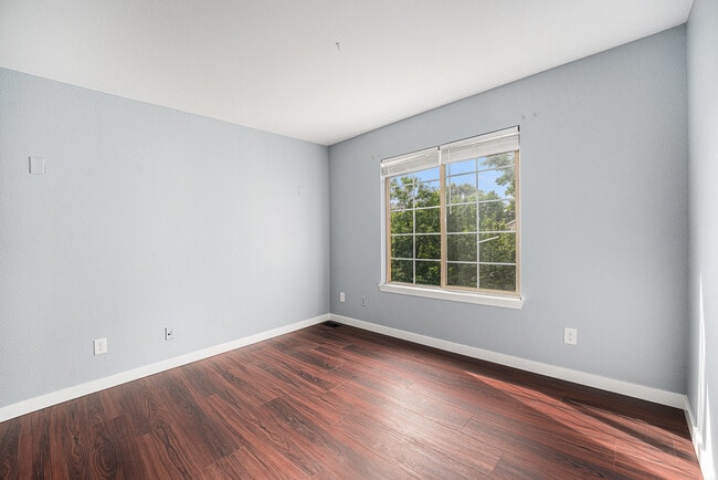 Building Photo - 608 Bentley Pl