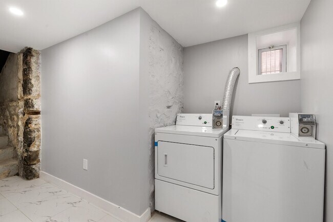 Building Photo - 410 76th St