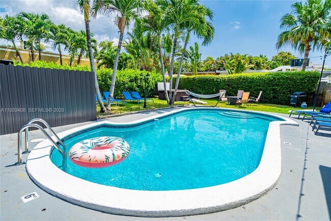 Building Photo - 437 NE 107th St