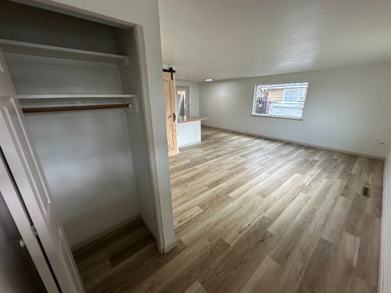 Building Photo - 1260 E 4th N