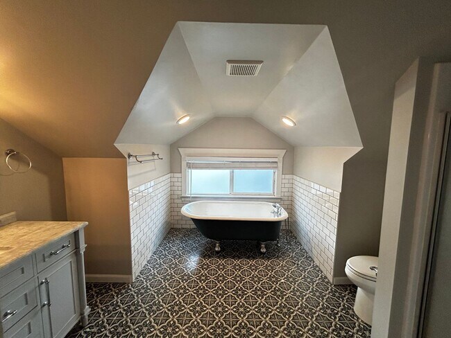 Building Photo - Elegant 3 Bed, 2 Bath Home in Spokane!