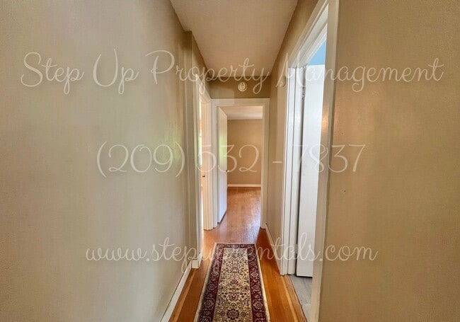 Building Photo - Updated 2-Bed, 2-Bath Home with Bonus Room...