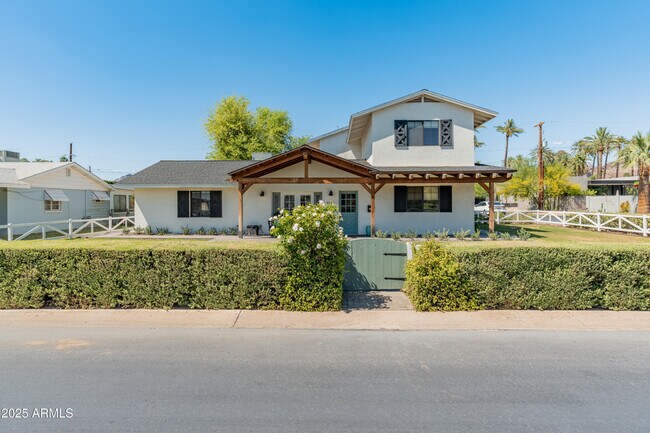 Building Photo - 4146 E Glenrosa Ave