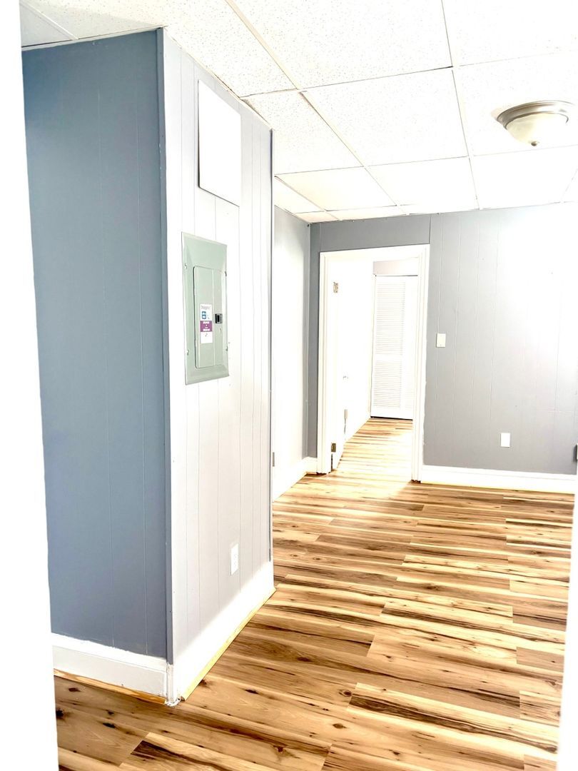 Building Photo - 201 W 5th St