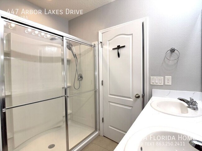 Building Photo - 447 Arbor Lakes Dr