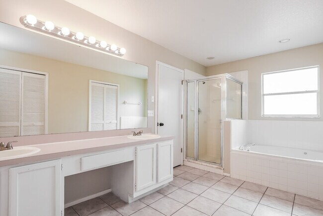 Building Photo - 985 Eagles Forrest Dr