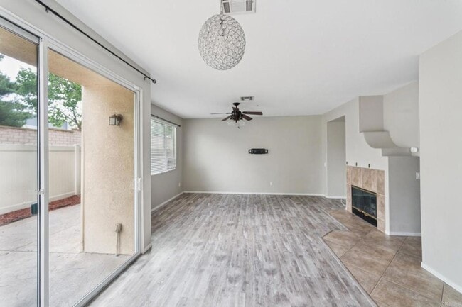 Building Photo - 3 Bedroom 2.5 Bathroom townhouse