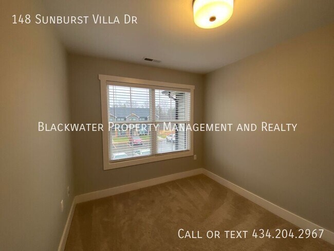 Building Photo - 148 Sunburst Villa Dr