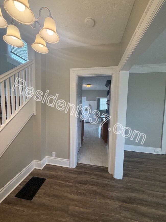 Building Photo - Updated 3 bed 1 bath home!