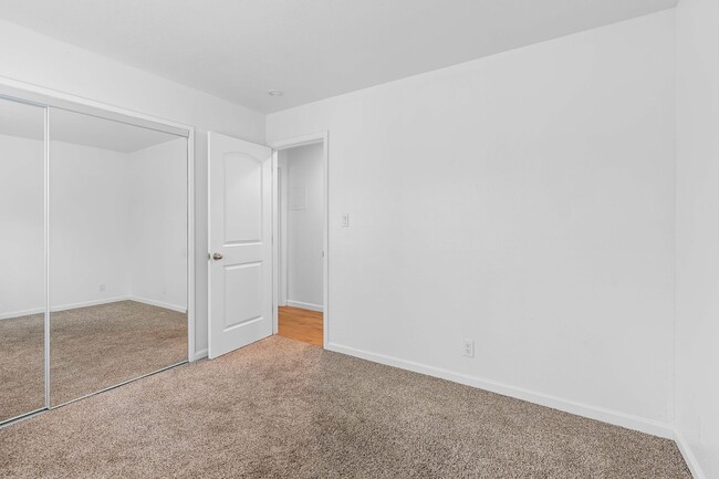 Building Photo - 802-816 Lincoln Avenue