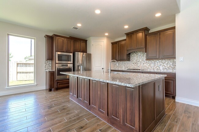 Building Photo - 3410 Willow Cres Ct