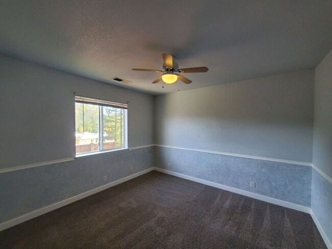 Building Photo - Introducing Your Dream Home:  A perfect blend of comfort and convenience!
