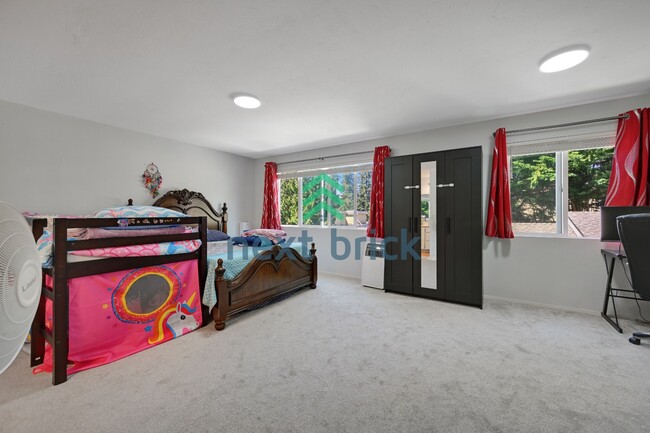 Building Photo - Charming 3-bedroom, 2.5 baths | Family-Friendly Bellevue Crossroads Neighborhood