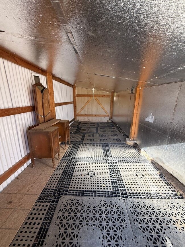 Building Photo - Spacious 4 bed 2 Bath in Desirable NW Bakersfield