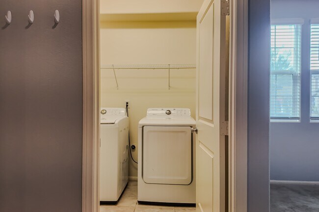 Building Photo - 3210 Brynley Ave