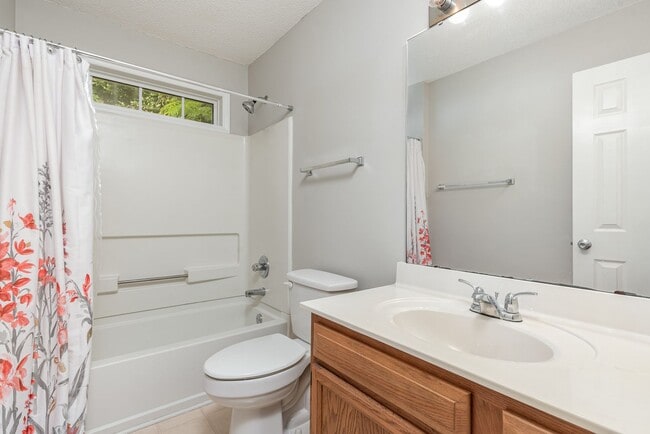 Building Photo - 3 Bedroom 2 Bathroom Home in Walden Creek