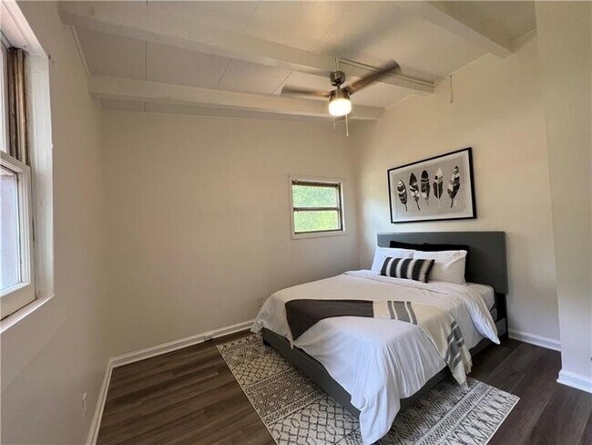 Building Photo - 2956 Monterey Dr