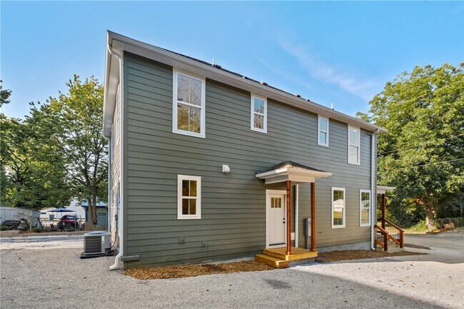 Building Photo - 588 S Willow Ave