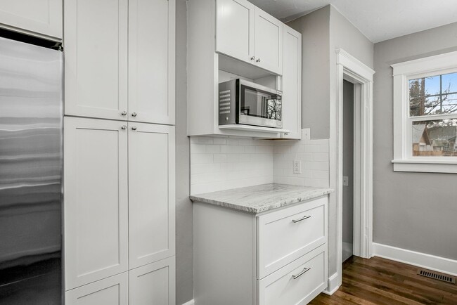 Building Photo - North End Beauty with Bonus Space & Garage!