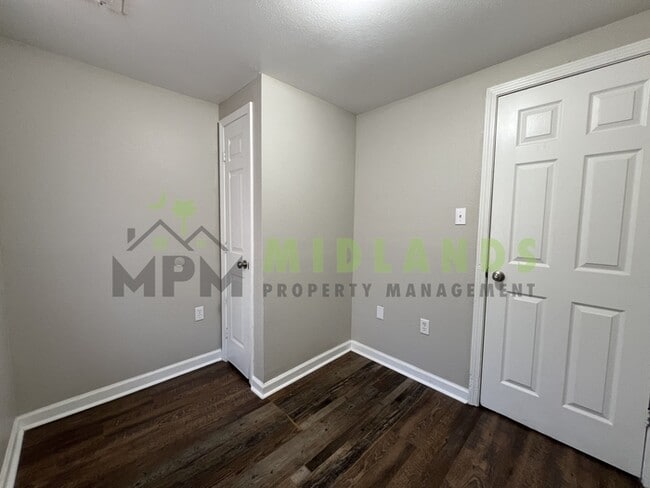 Building Photo - 472 Coleman Ave