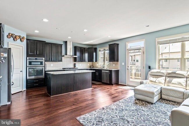 Building Photo - 23638 Sailfish Square