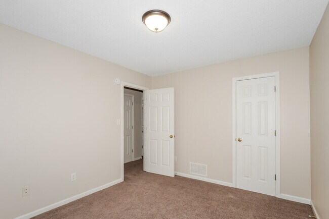 Building Photo - 5085 Jon Oak Dr