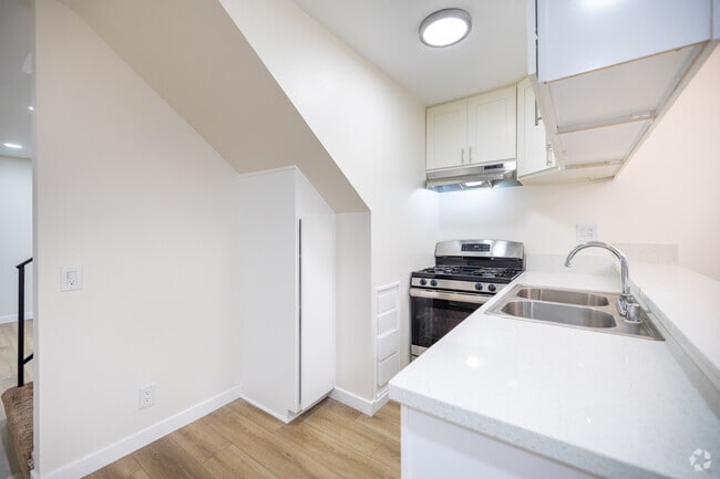 2BR, 1.5BA - 1,600SF - Kitchen - Las Casitas Apartments