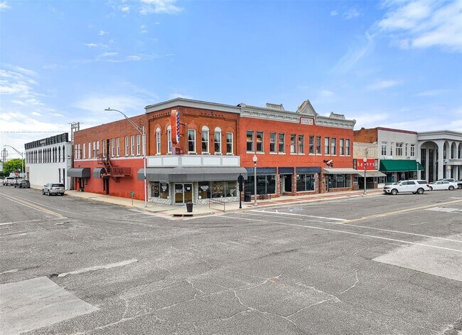 Building Photo - 115 E Russell St