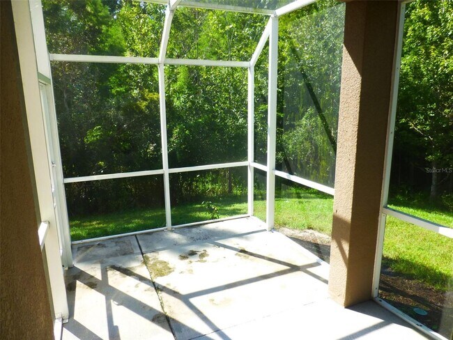 Building Photo - South Hampton Townhome