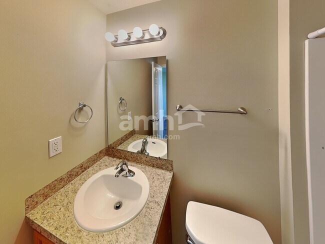 Building Photo - 1169 N Orchard Ave