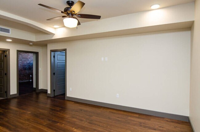 Building Photo - C Street Loft Available Mid August