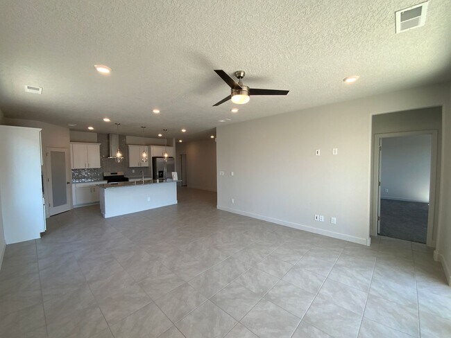 Building Photo - 3 Bedroom Single Story New Build in Lomas ...