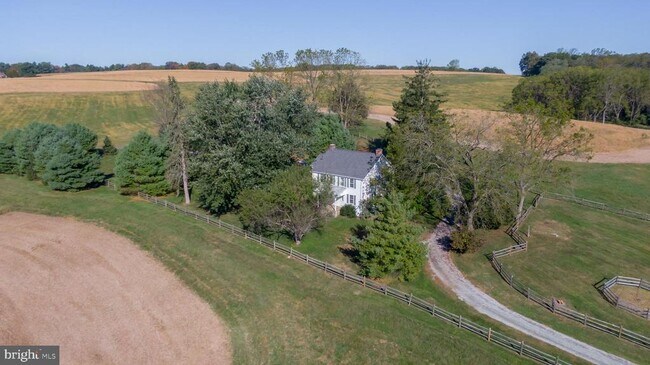 Building Photo - 1025 N Chatham Rd