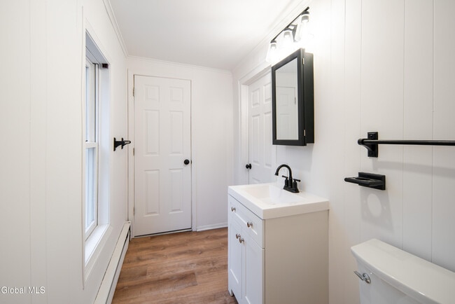 Building Photo - 37 Undine St