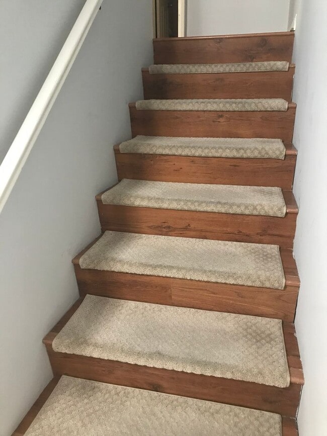 Building Photo - 2 BEDROOM/2BATH TOWN HOUSE STYLE CONDO IN ...