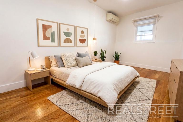 Building Photo - LUXURY 2.5 Bed  in Queens!