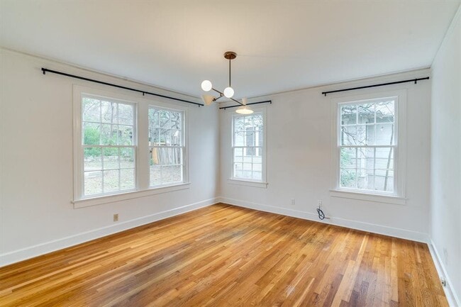 Building Photo - 1609 Sunset Ln