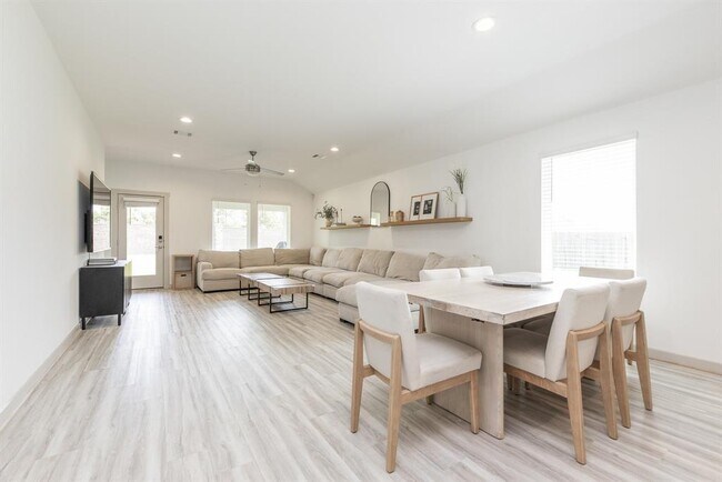 Building Photo - 6803 Telford Holw Trl