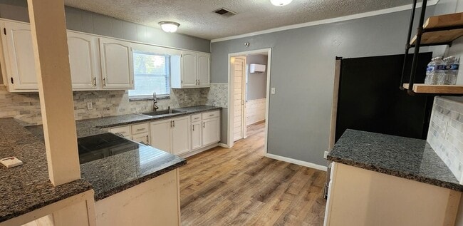 Building Photo - 3749 Lazy River Dr