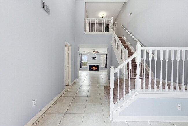 Building Photo - 818 Heather Park Ct