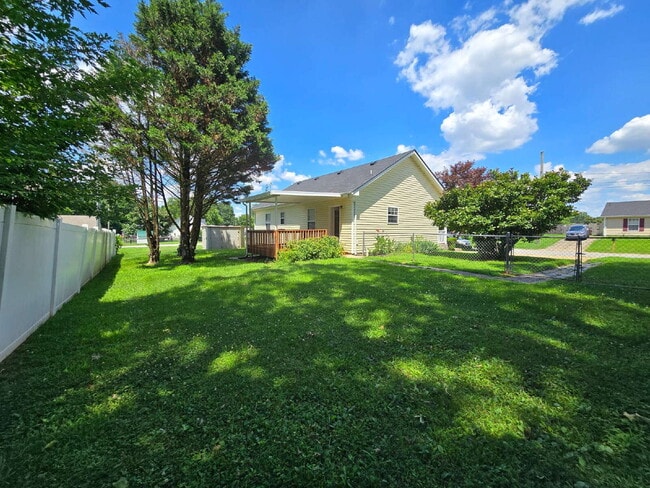 Building Photo - 460 Caney Ln