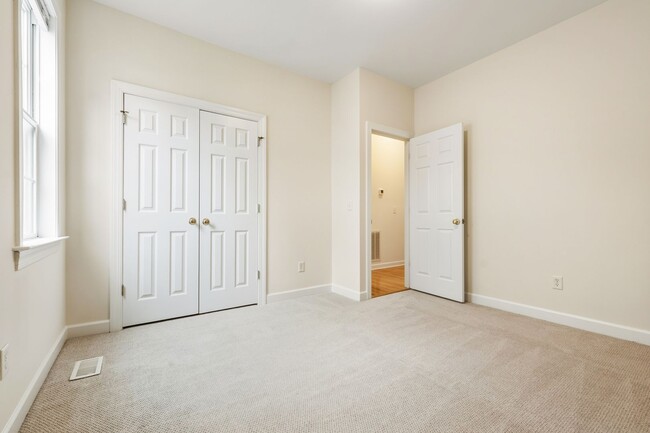 Building Photo - 3 Bed 2 Bath Chatham Forest Home - Available Now!