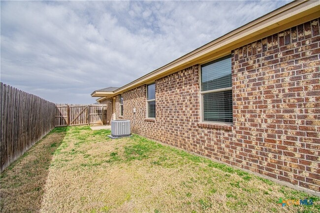 Building Photo - 4602 Cambridge Dr