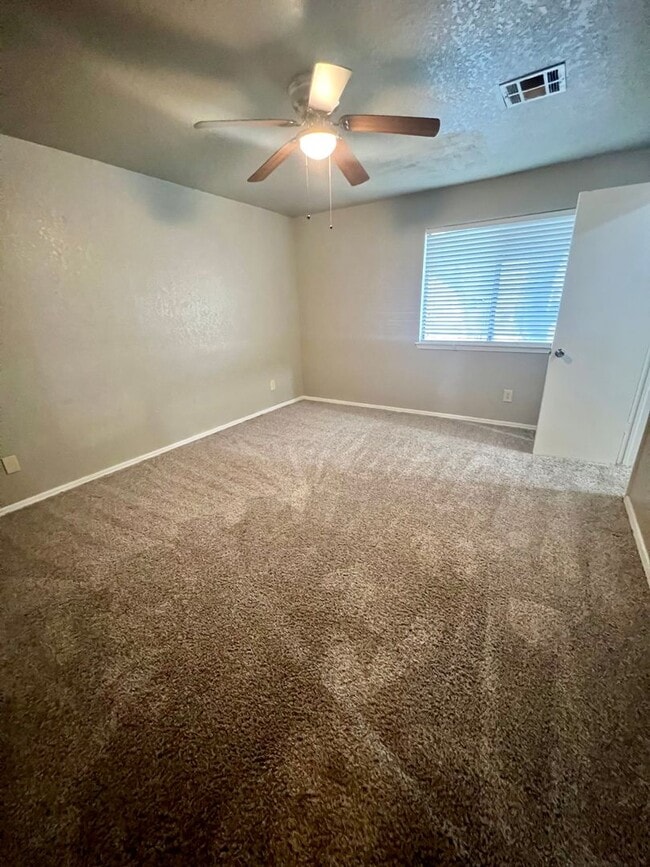 Building Photo - 1,562 sf Duplex in Norman