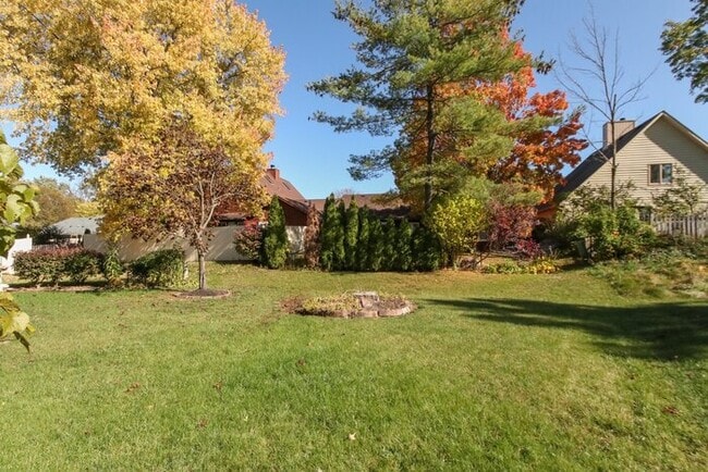 Building Photo - Walk from this Charming Home To The Carmel Arts District!