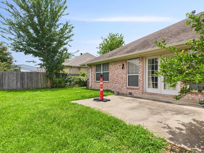 Building Photo - 3203 Von Trapp Ln