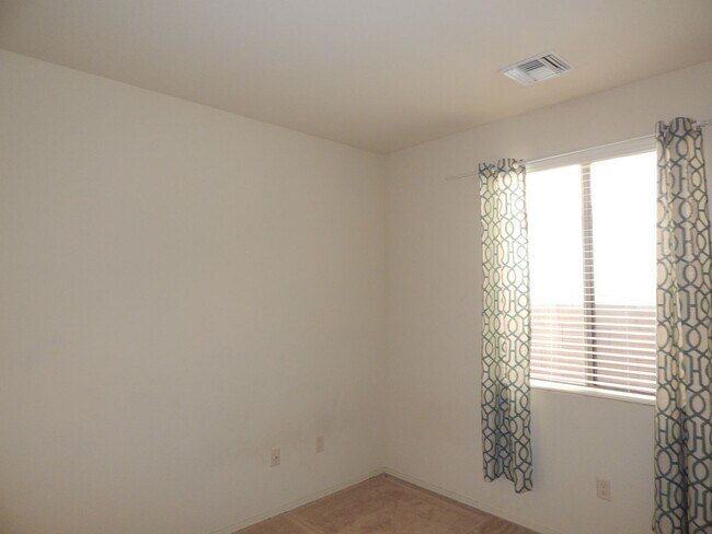 Building Photo - 4 Bedrooms - Gated Community in Oro Valley