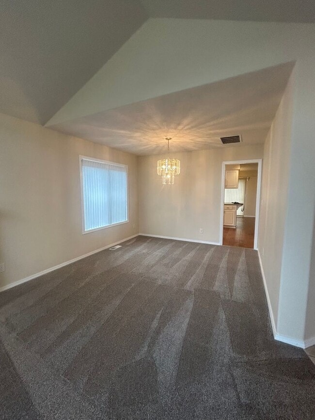 Building Photo - Beautiful Three Bedroom in Keizer