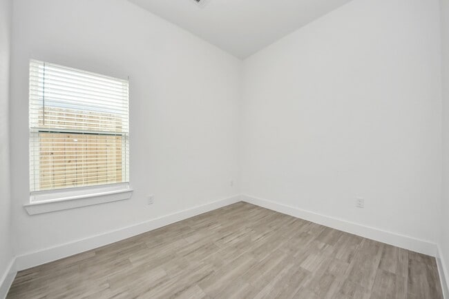 Building Photo - 7612 Easter St